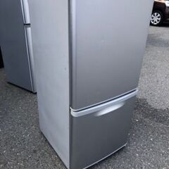 福岡市内配送設置無料　パナソニック Panasonic NR-B148W [冷蔵庫 （138L 右開き） シルバー]