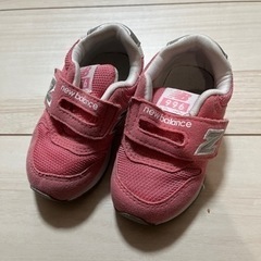 ニューバランス　キッズシューズ　女子