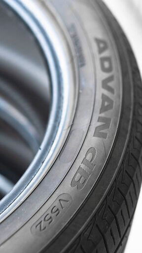 SUV用タイヤ　225/50R17　YOKOHAMA（ヨコハマ）　ADVAN db V552　4本