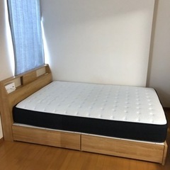 ダブルベッド&マットレスの画像