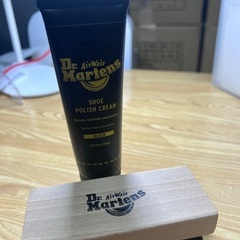 ドクターマーチンケア用品(ポリッシュクリームとブラシ)