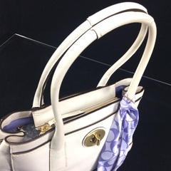 COACH オールドコーチ 白レザー＆シグネチャー 肩かけジップトートバッグの画像