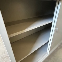 ④スチール棚　書庫　収納　オフィス家具　鍵あり♪の画像