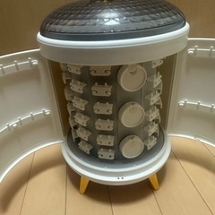 お洒落なアクセサリー収納インテリアの画像