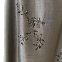 シルクの黒のロングドレスの画像