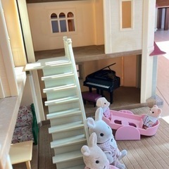 緊急値下げ！！クリスマスプレゼントに✨️シルバニアファミリー赤い屋根の大きなお家🎀の画像