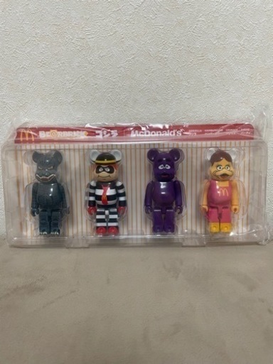 ゴジラ VS マクドナルド  BE@RBRICK 150%