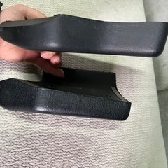 BNR34 希少 完品　ニーパット　ニーパッド R34 ER34 RB26アームレスト タワーバー 純正ミラー リア r34 r33 r32 パーツ ボンネットの画像