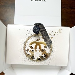 300円　CHANEL オンライン配送時の外箱とギフトボックス