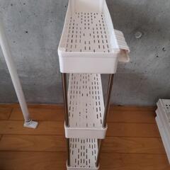 ちょっとした小物などを収納できるラックの画像