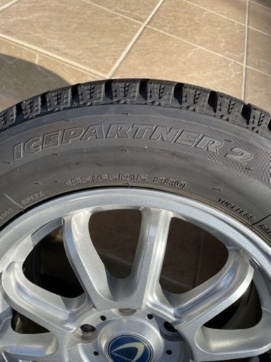スタッドレスタイヤ　185/65R15