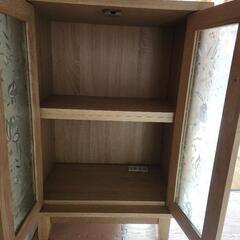 小さい食器棚？本棚？の画像