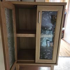 小さい食器棚？本棚？の画像