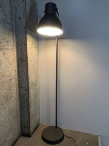 点灯OK IKEA/イケア HEKTAR/ヘクタル フロアランプ TYP G1014 ダークグレー 照明/照明器具 スタンドライト/フロアスタンド