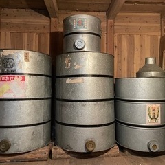 1つ3000円　米穀貯蔵缶