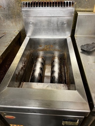 御商談成立しました！プロパンガス業務用フライヤー只今清掃中