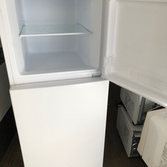 福岡市内配送設置無料　2021年式　冷蔵庫 小型 2ドア 新生活 ひとり暮らし 一人暮らし 138L コンパクト 右開き オフィス 単身 おしゃれ 白 ホワイト MAXZEN JR138ML01WH 福岡市内配送設置無料 2021年式 冷蔵庫 小型 2ドア 新生活 ひとり