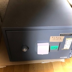 【無料引き取り限定】開かずの金庫ですがダミーやオブジェに欲しい方...
