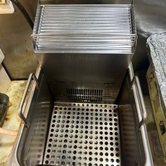 フライヤー