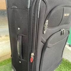 中古 キャスター付きスーツケース キャリーケース ブラック 2024/01/24の画像
