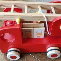 カタカタ消防車  木製玩具の画像
