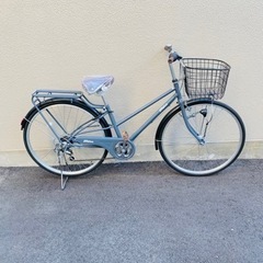 新車みたいにピカピカの、オートライト、６段変速付きの中古自転車です！ 新車みたいにピカピカの、オートライト、6段変速付きの中古自転車です！