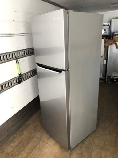 北九州市内配送無料　保証付き　ハイセンス 冷蔵庫 幅55cm 227L シルバー HR-B2302 2ドア 右開き 大容量冷蔵室174
