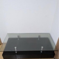 テーブル搬入のお手伝いをお願いします。