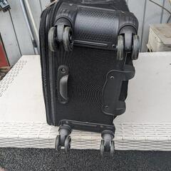 28インチの大容量スーツケースの画像
