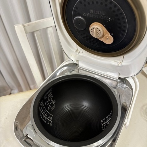 TOSHIBA 炊飯器　真空圧力IHジャー　5.5号炊き