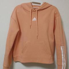 adidas クロップド　フードの画像