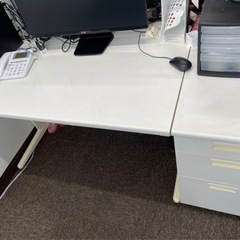 オフィス家具　事務用平机と枠机セット