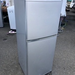 福岡市内配送設置無料　AQUA アクア AQR-141A-SB [冷蔵庫(137L・右開き）シルバーベーシック]