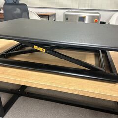 卓上昇降テーブルの画像