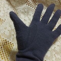 ◆【婦人用手袋】《内側手首部分に、ブランド名の刺繍入り》　※お色/グレー系。の画像