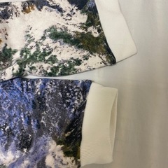 adidas グラフィックプルオーバーパーカー　Lサイズの画像