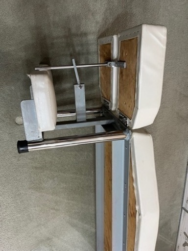 ①
治療用べッド（特注品）