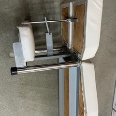 ①
治療用べッド（特注品）の画像