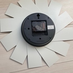 【受け渡し予定者決定済み】カラフルな掛け時計　ブルーノの画像