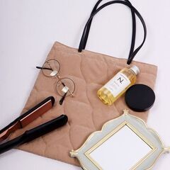 【新品タグ付】☆かるくてらくらく☆ キルティングトートバッグ 縦型 ベージュ ファスナーポケット インナーポケット3つ レディースの画像