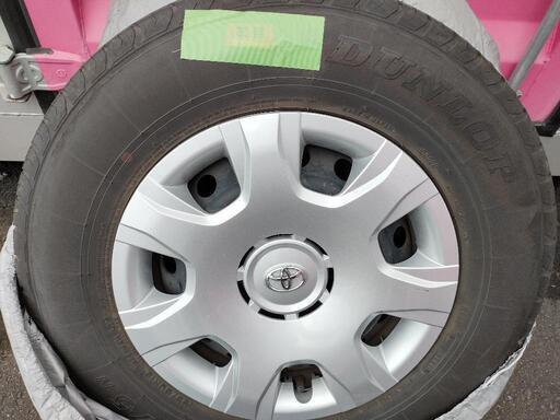 21年製造　タイヤホイール4本　195/80/15 素人計測の平均残り溝5.5㍉前後　タイヤホイール+ホイルキャップ付　ハイエース使用　特に問題なし