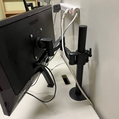 モニターアーム　2つ　モニター付！の画像