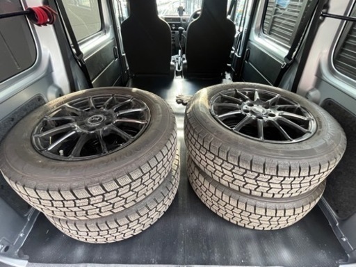 スタッドレスタイヤ+ホイール　195/65R16