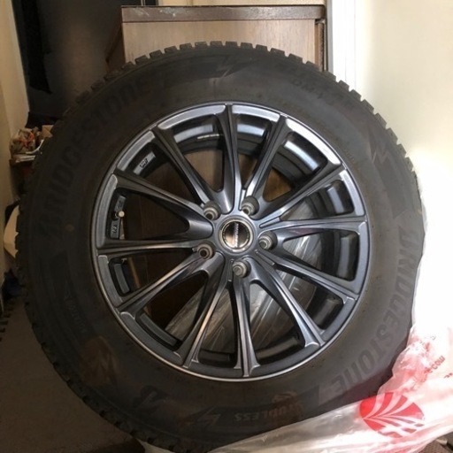 スタッドレスタイヤ4本　ハリアー60系他ホイール付き