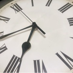 オシャレ✨時計とクッションの画像