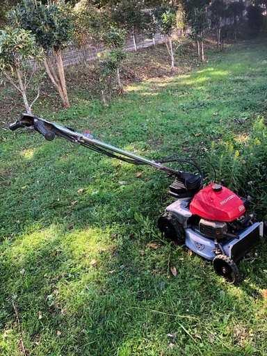 ホンダ刈丸　草刈り機　法面作業