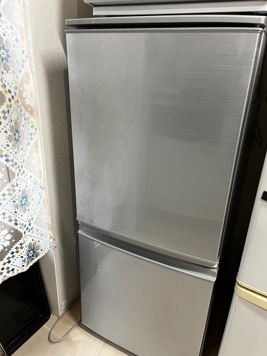 シャープ冷蔵庫　137L