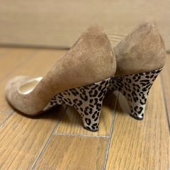 未使用　carino 茶色パンプス　豹柄