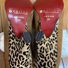 未使用　carino 茶色パンプス　豹柄の画像