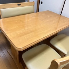 ダイニングテーブル　差し上げます